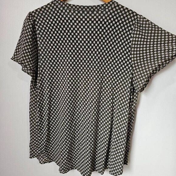 EUC LIKE NEW LOFT GREEN SPLIT V TINY FLORAL PRINT FLUTTER SLEEVES TOP SZ LARGE - Picture 3 of 13